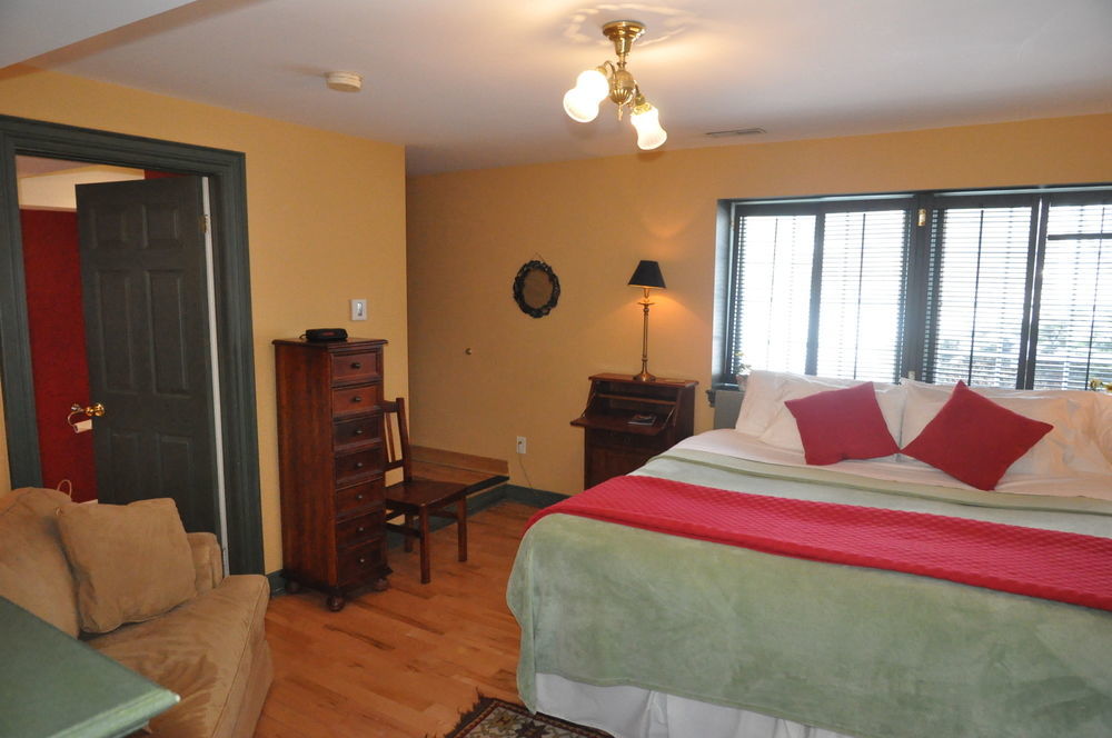 Bed & Breakfast Post House Inn, Circa 1835