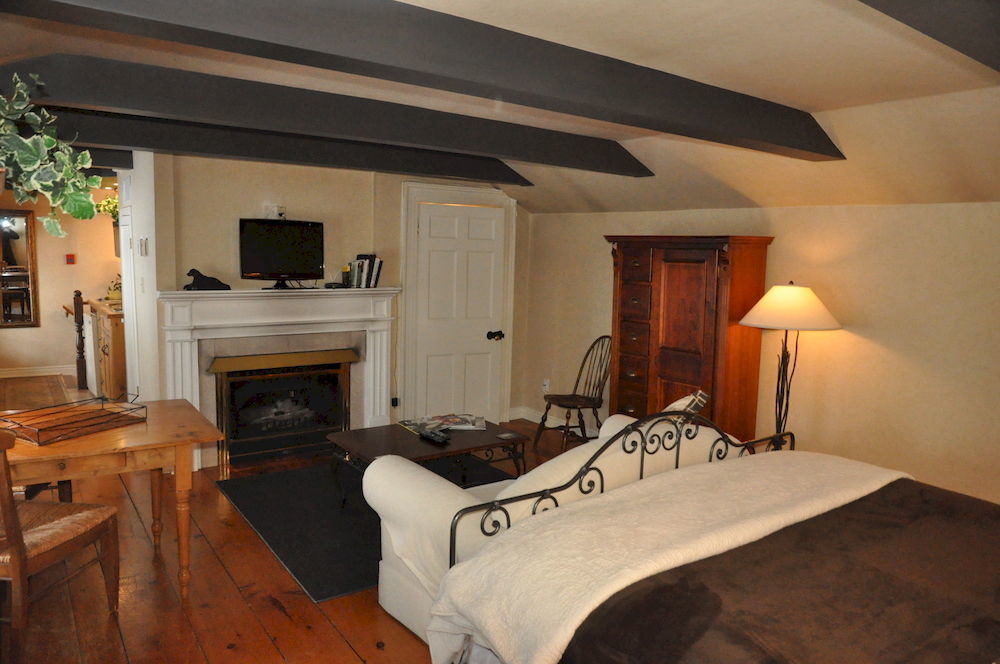 Bed & Breakfast Post House Inn, Circa 1835